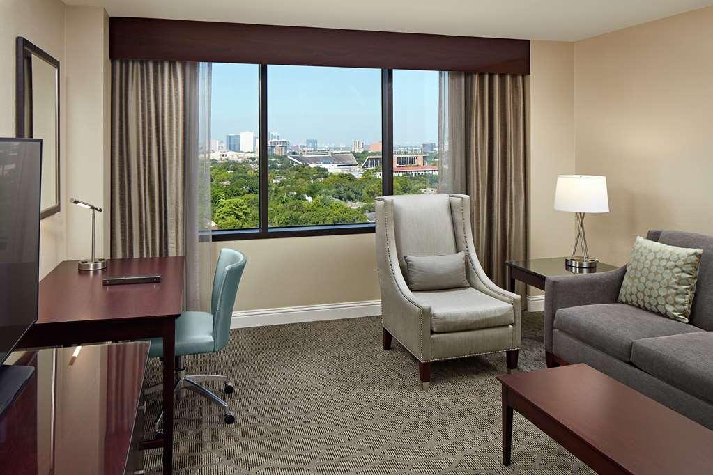 Hilton Houston Plaza/Medical Center Hotel Room photo
