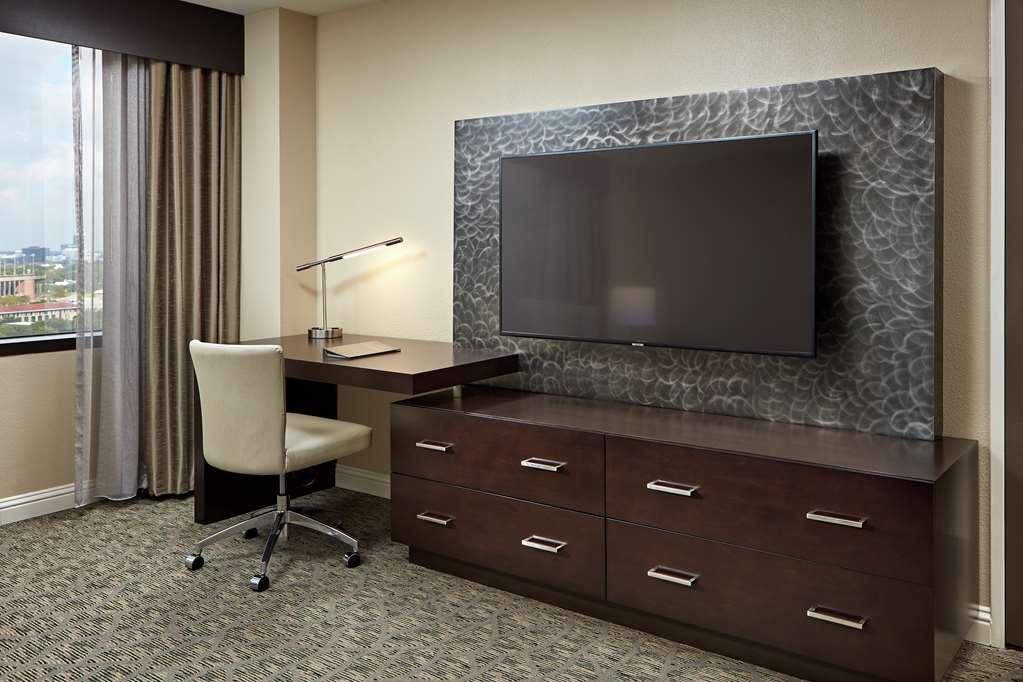 Hilton Houston Plaza/Medical Center Hotel Room photo