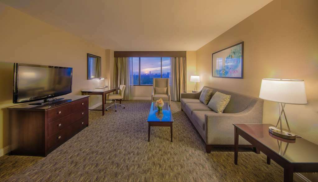 Hilton Houston Plaza/Medical Center Hotel Room photo
